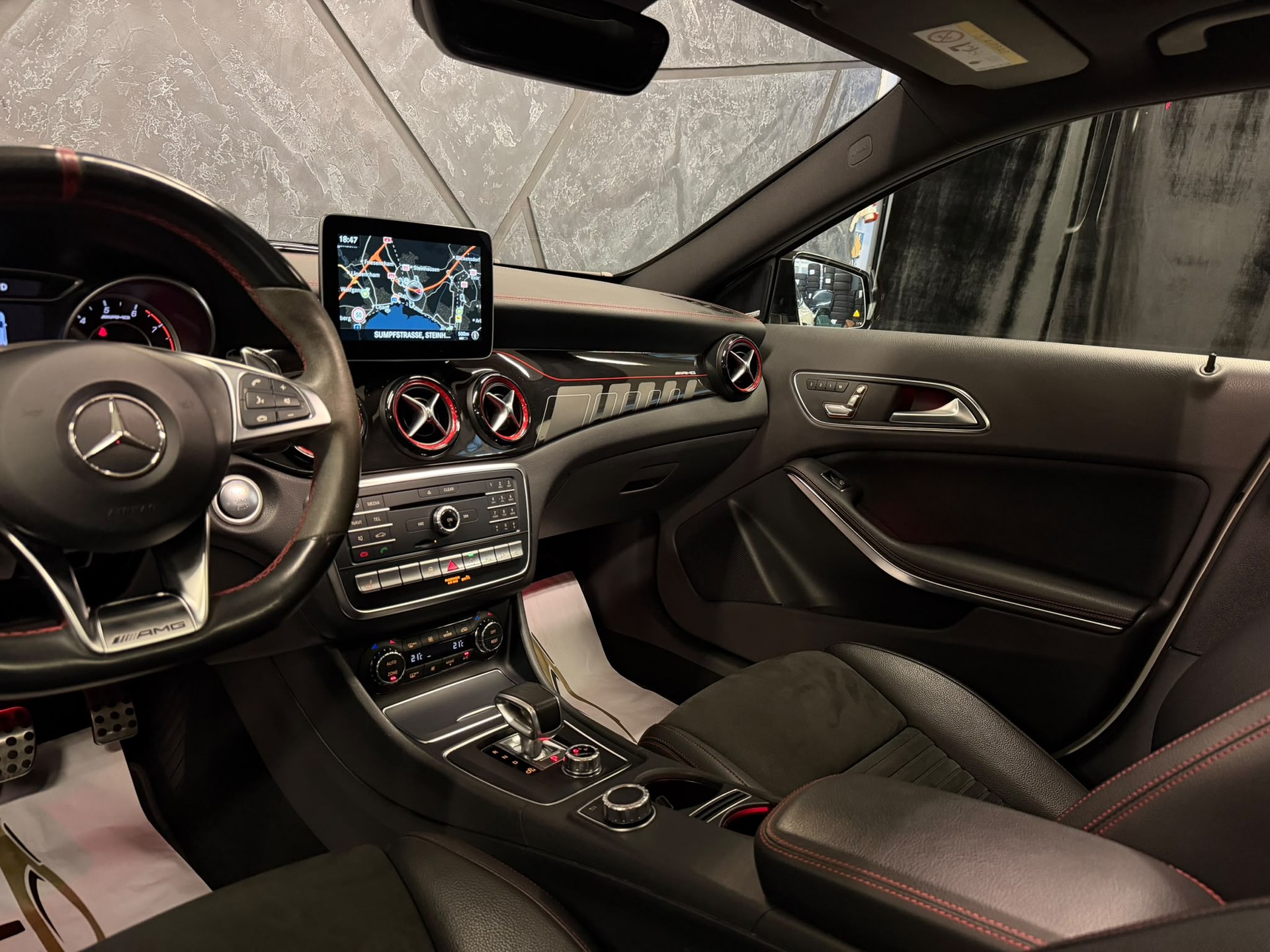 MERCEDES-BENZ GLA 45 AMG 4Matic 7G-DCT-image-9