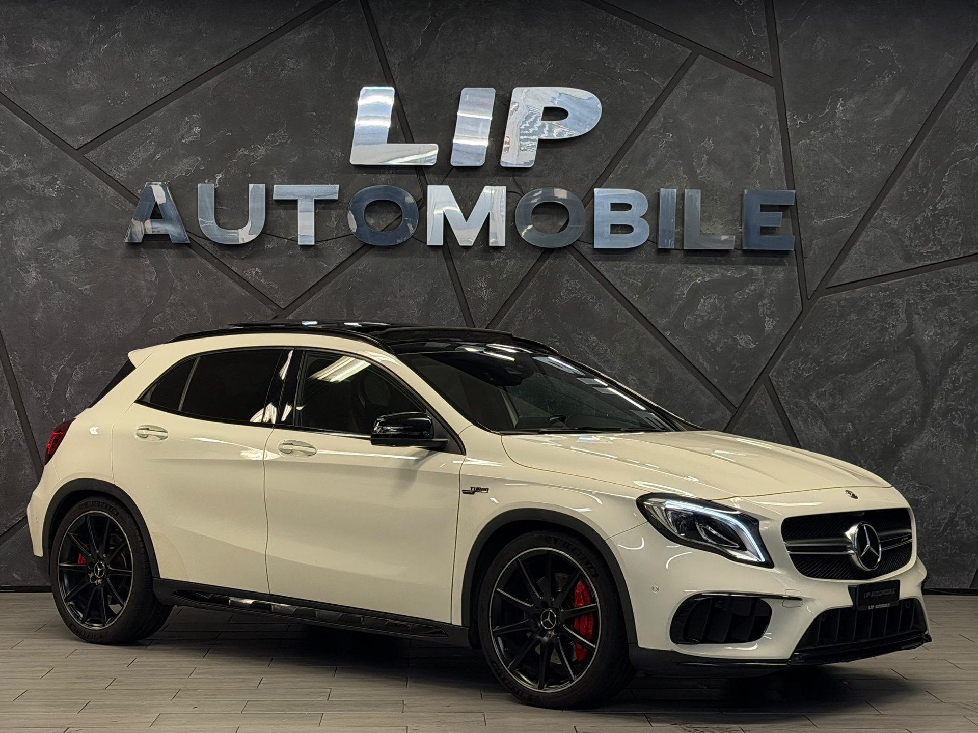 MERCEDES-BENZ GLA 45 AMG 4Matic 7G-DCT-image-2