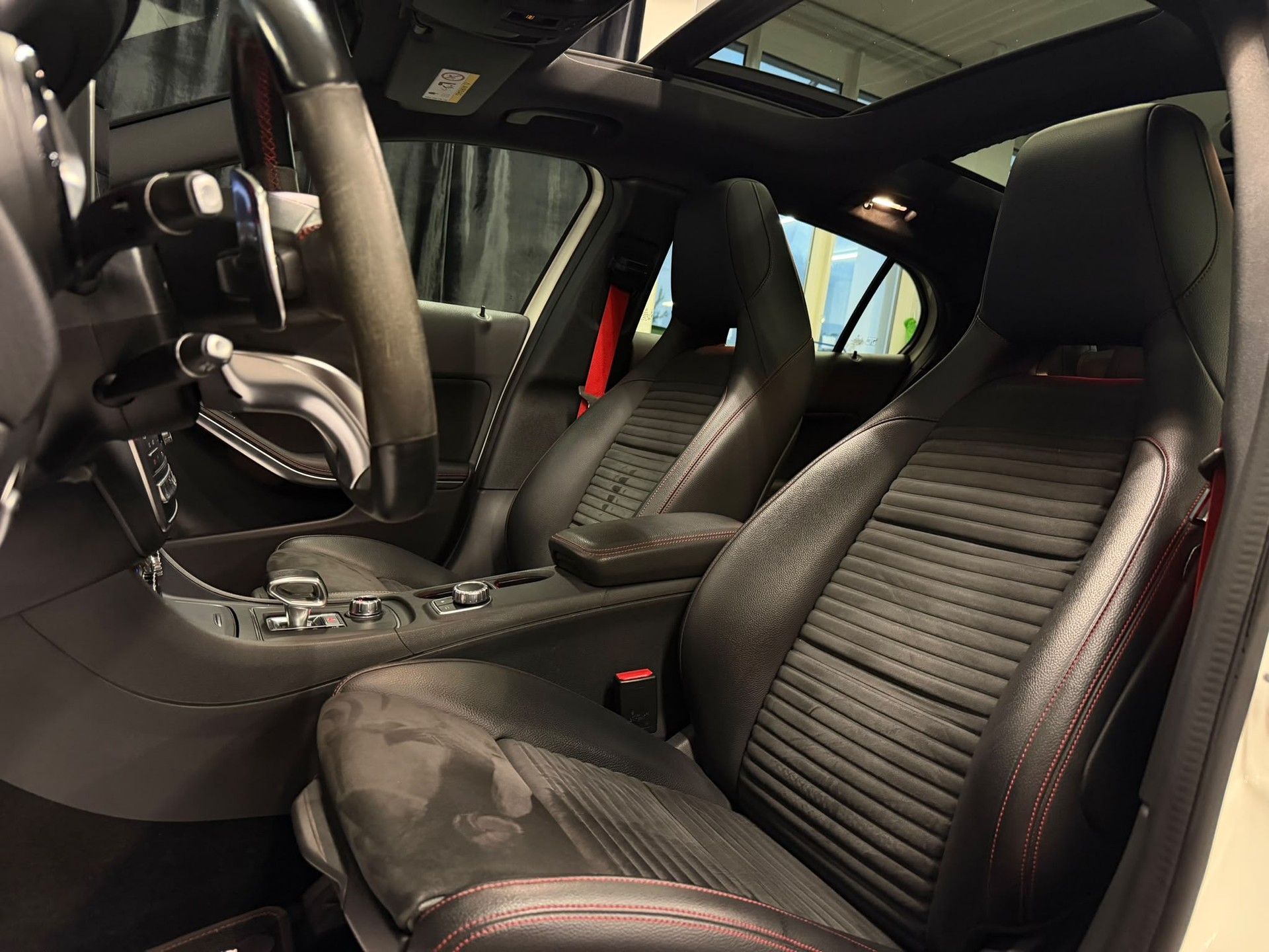 MERCEDES-BENZ GLA 45 AMG 4Matic 7G-DCT-image-15
