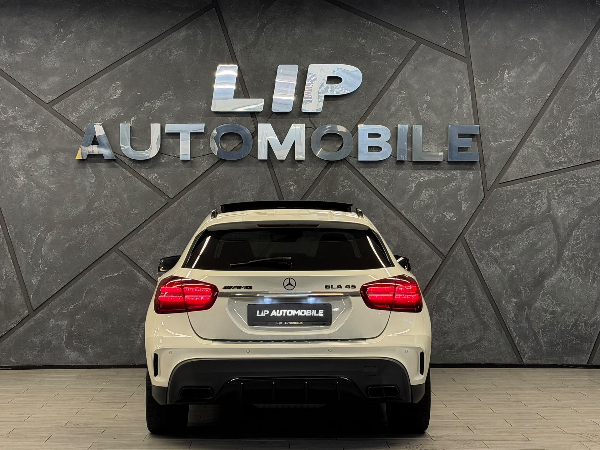 MERCEDES-BENZ GLA 45 AMG 4Matic 7G-DCT-image-6