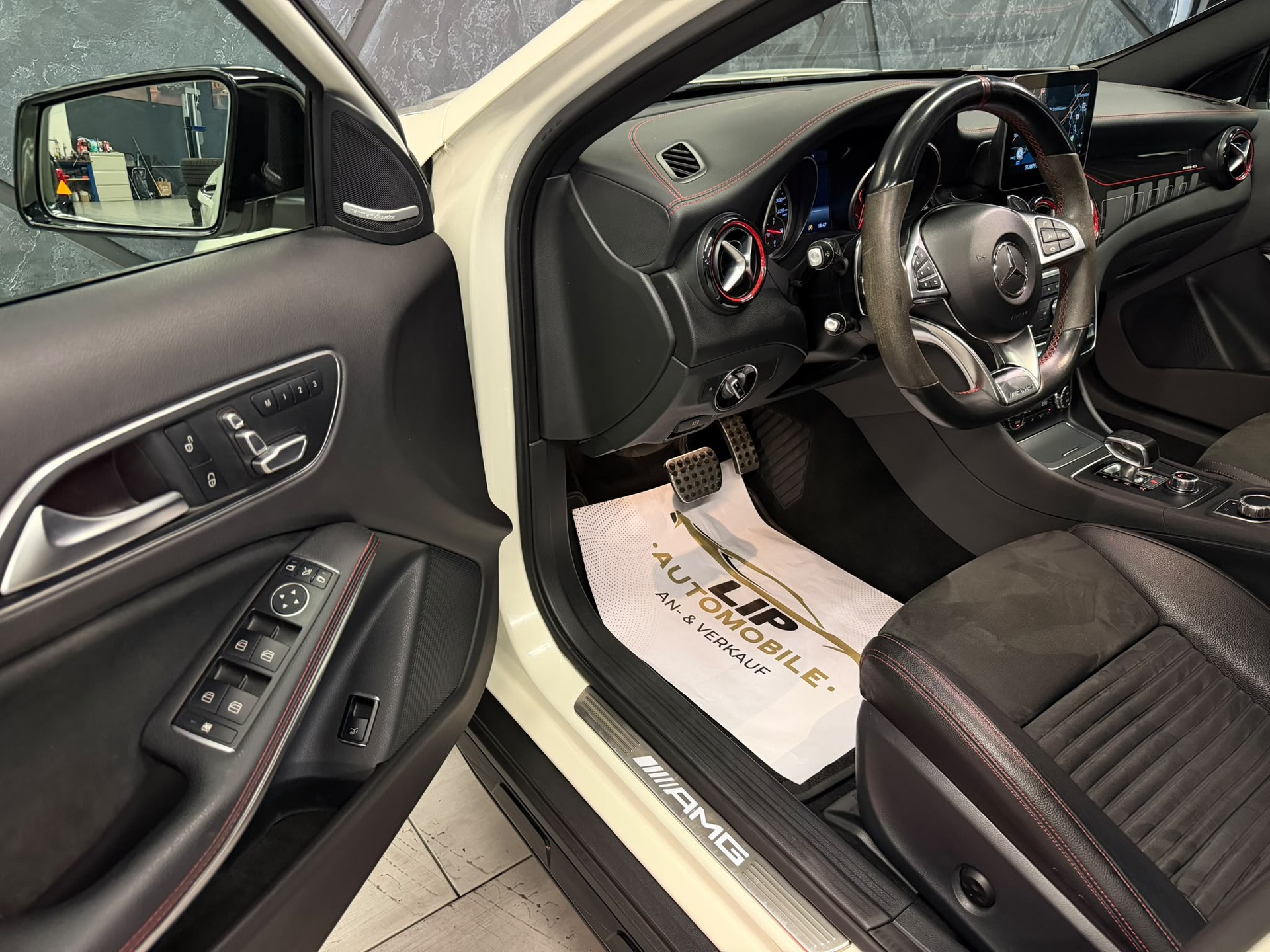 MERCEDES-BENZ GLA 45 AMG 4Matic 7G-DCT-image-12
