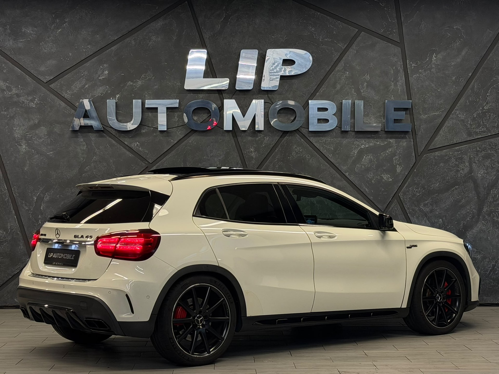 MERCEDES-BENZ GLA 45 AMG 4Matic 7G-DCT-image-5