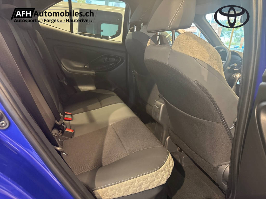 TOYOTA Yaris Cross 1.5 VVT-i HSD Premium AWD-i-image-15
