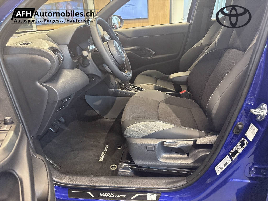 TOYOTA Yaris Cross 1.5 VVT-i HSD Premium AWD-i-image-13