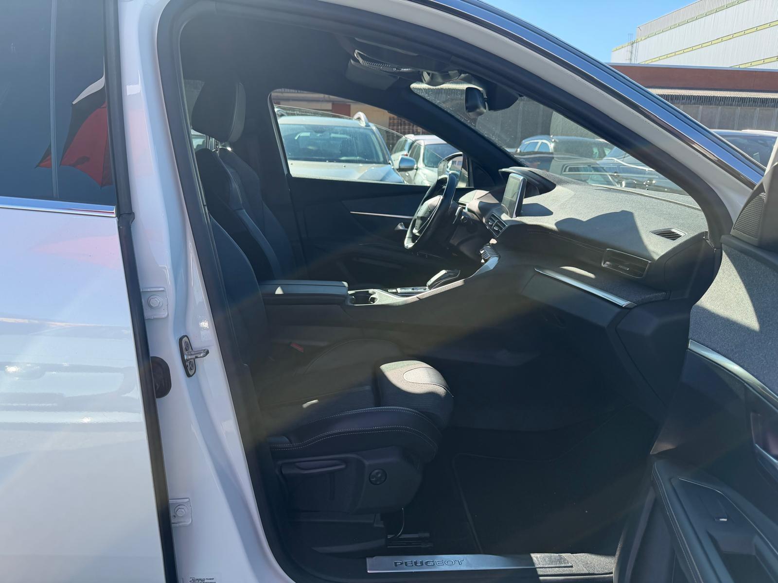 PEUGEOT 3008 1.6 PureTech GT Line-image-7
