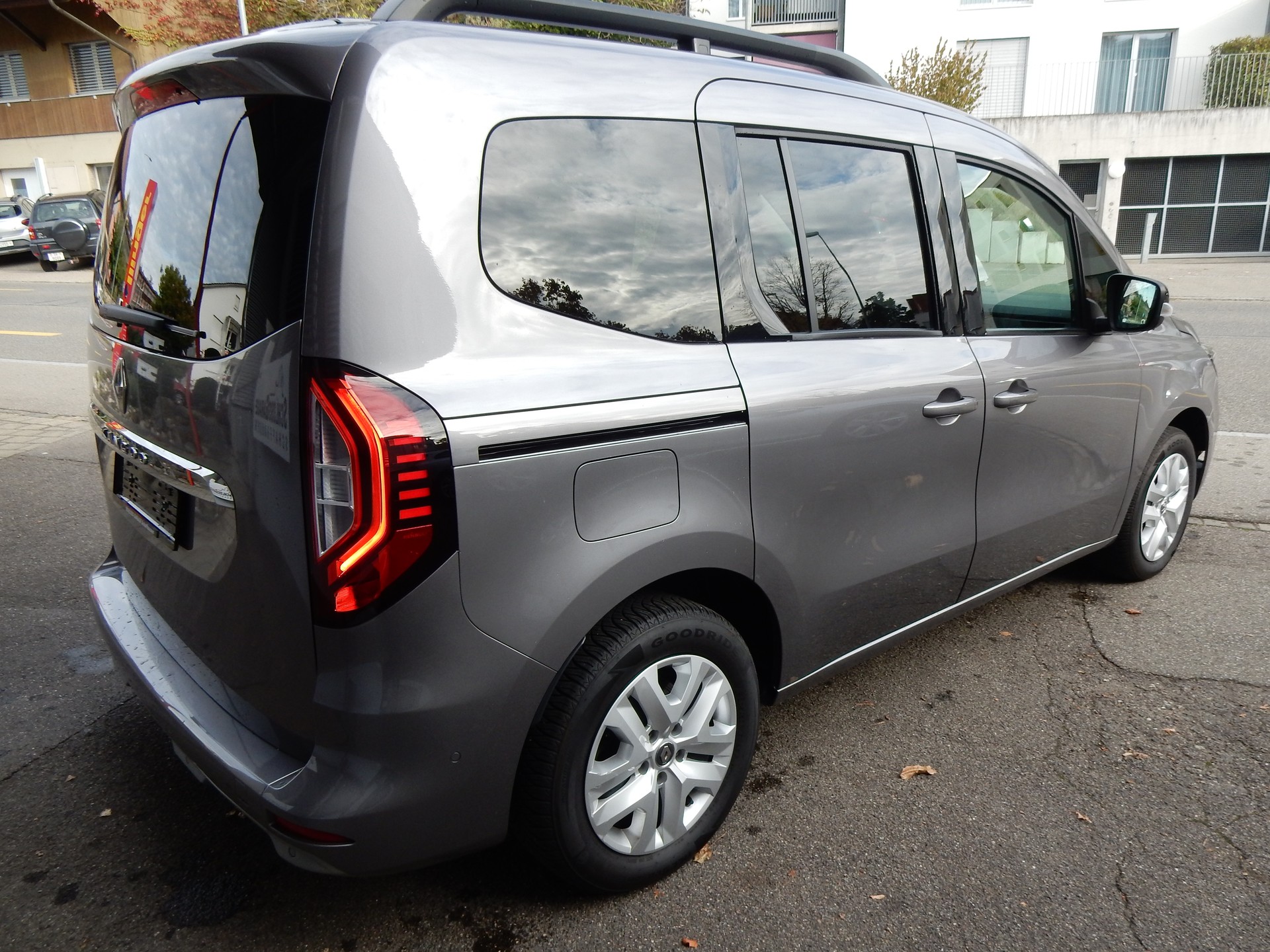 RENAULT Kangoo 1.3 TCe 130 PF Techno EDC-image-4