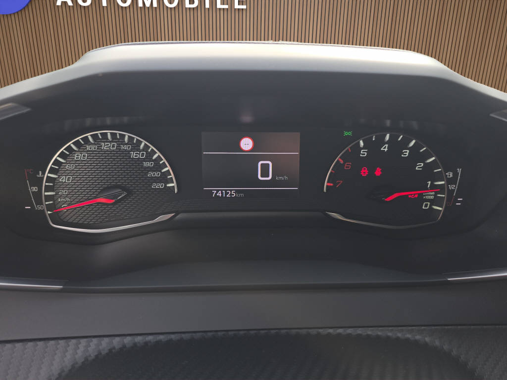 PEUGEOT 208 1.2 PureTech Active Pack-image-16