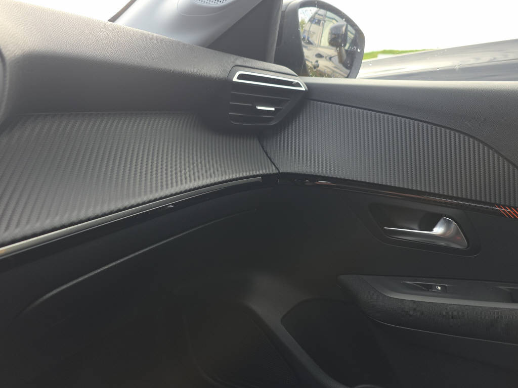PEUGEOT 208 1.2 PureTech Active Pack-image-23