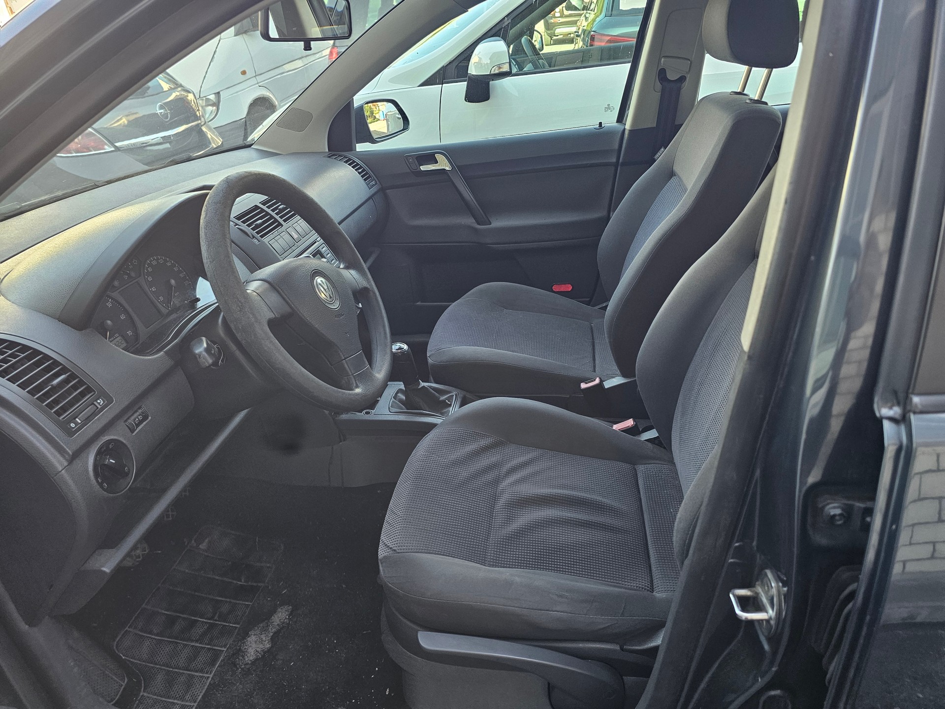 VW Polo 1.4 16V Trendline-image-11