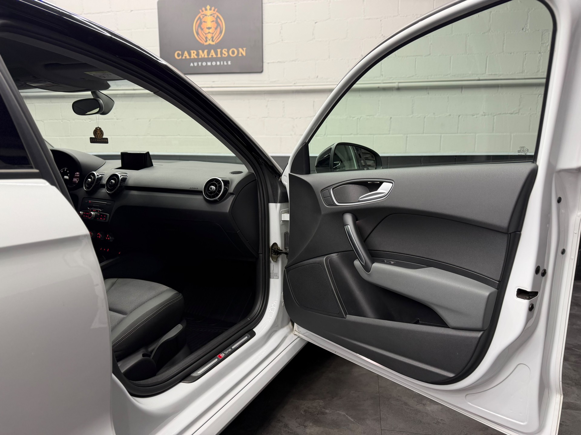 AUDI A1 Sportback S-Line 1.0 TFSI Sport | Bicolor | PDC | S-Line | Ambiente | Sitzheizung-image-22