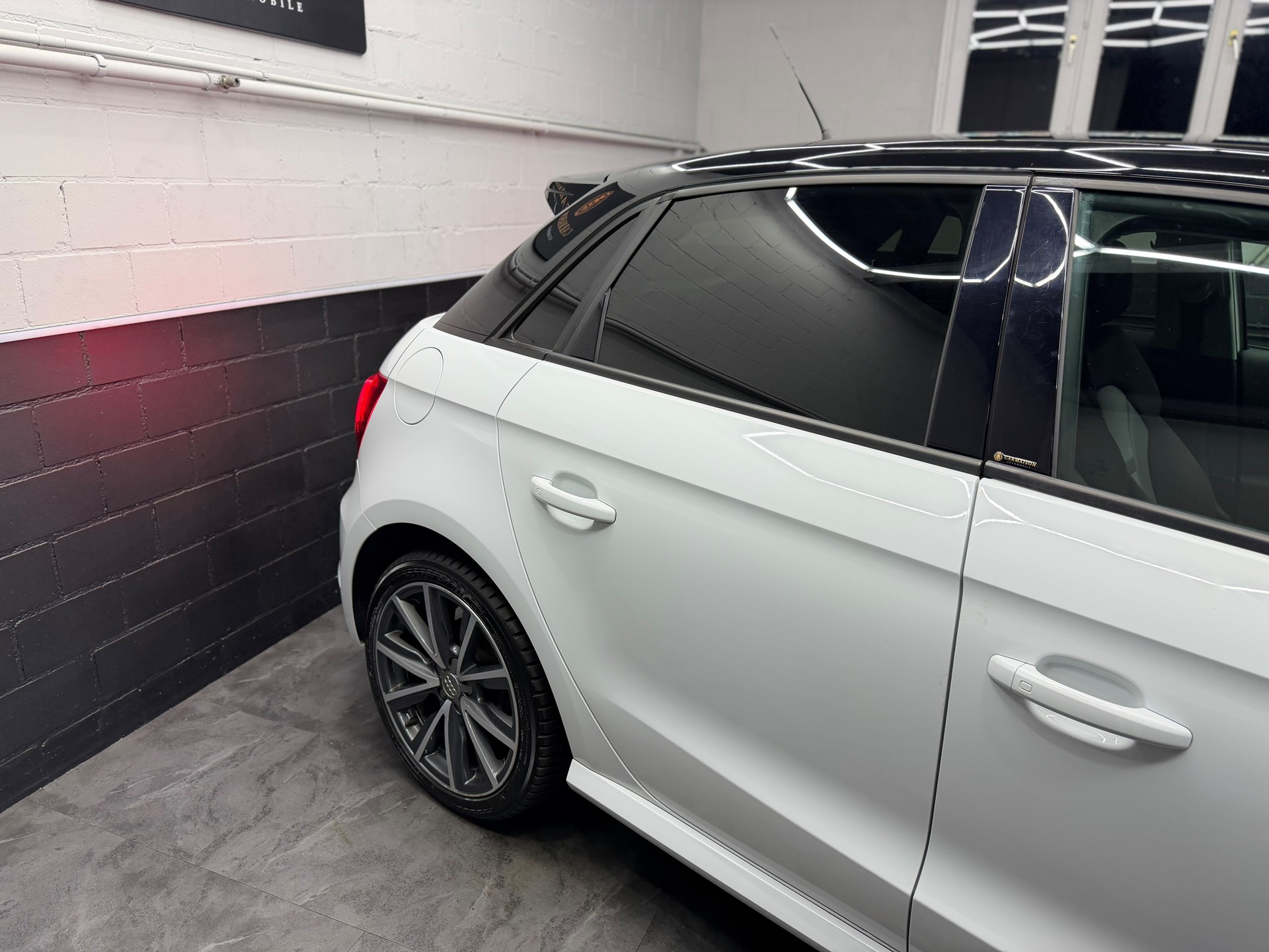 AUDI A1 Sportback S-Line 1.0 TFSI Sport | Bicolor | PDC | S-Line | Ambiente | Sitzheizung-image-4