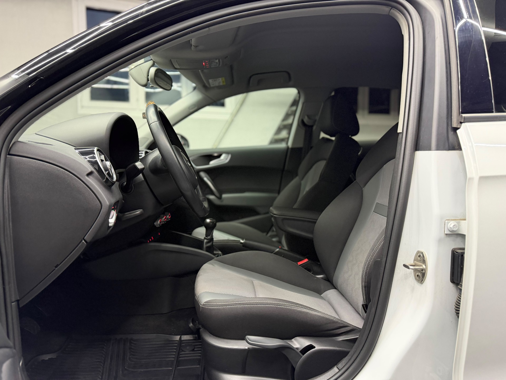 AUDI A1 Sportback S-Line 1.0 TFSI Sport | Bicolor | PDC | S-Line | Ambiente | Sitzheizung-image-11