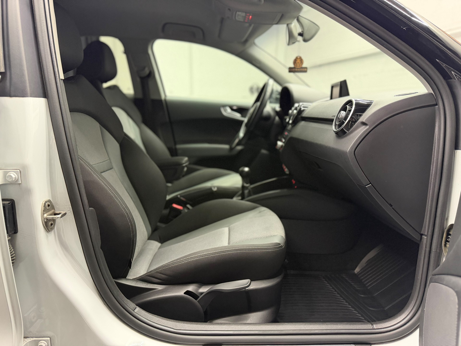 AUDI A1 Sportback S-Line 1.0 TFSI Sport | Bicolor | PDC | S-Line | Ambiente | Sitzheizung-image-23
