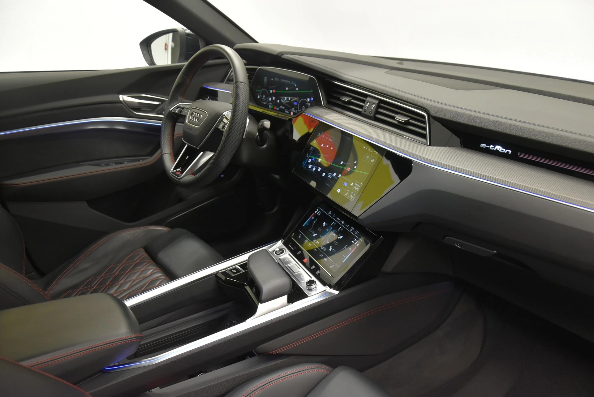 AUDI Q8 Sportback 55 e-tron Black Edition quattro-image-3