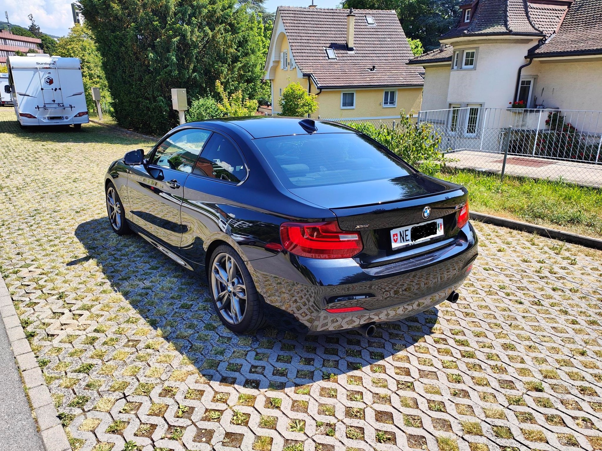 BMW M240i xDrive Steptronic-image-2