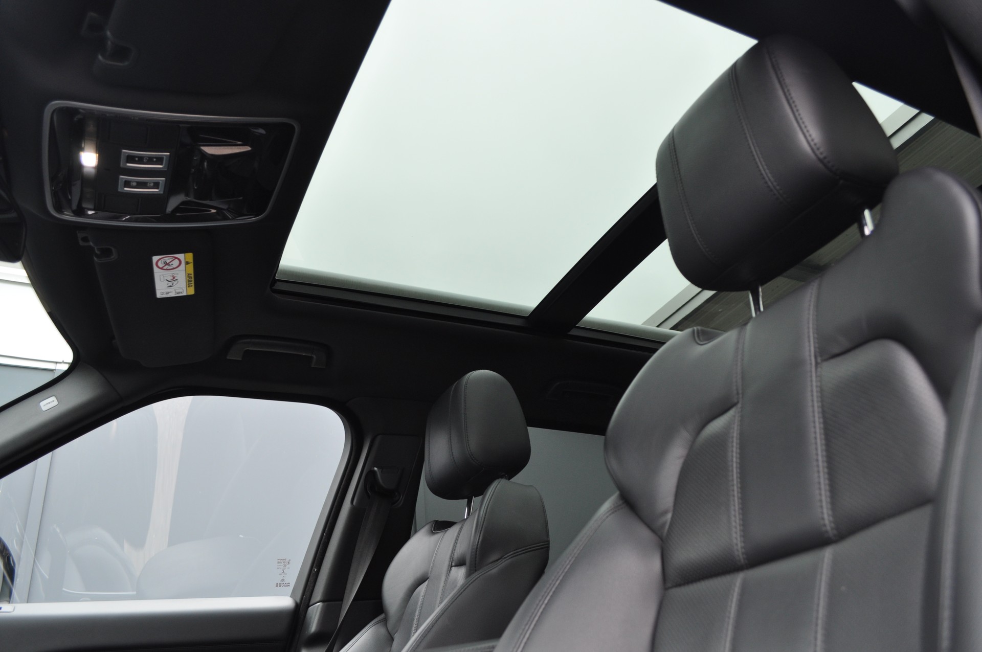 LAND ROVER RR Sport 3.0TDV6 S-image-8
