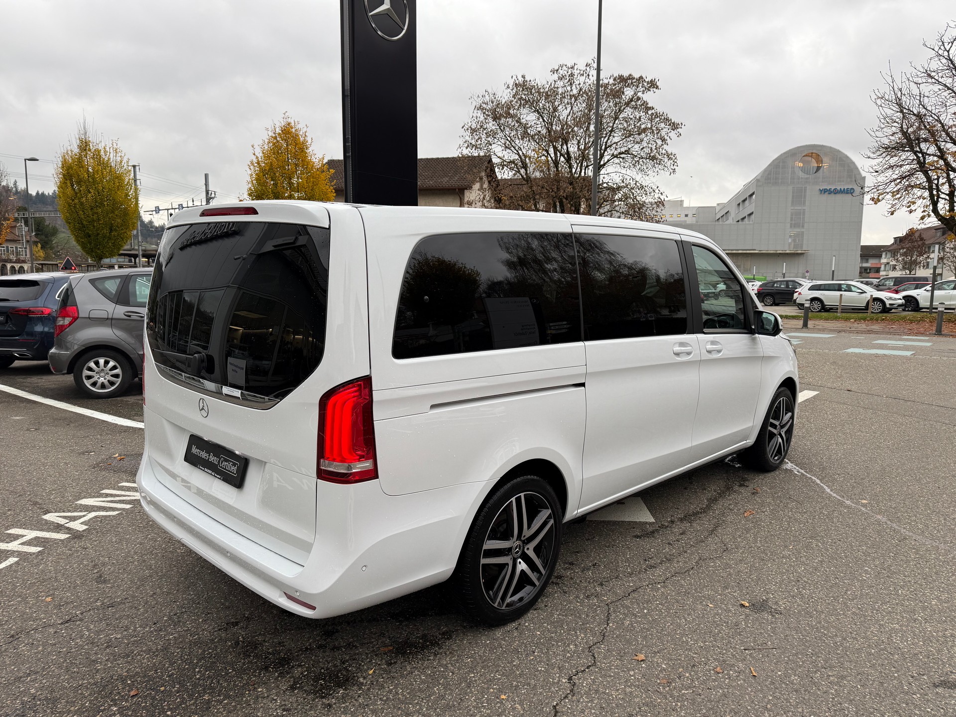 MERCEDES-BENZ V 220 d L 4Matic-image-10