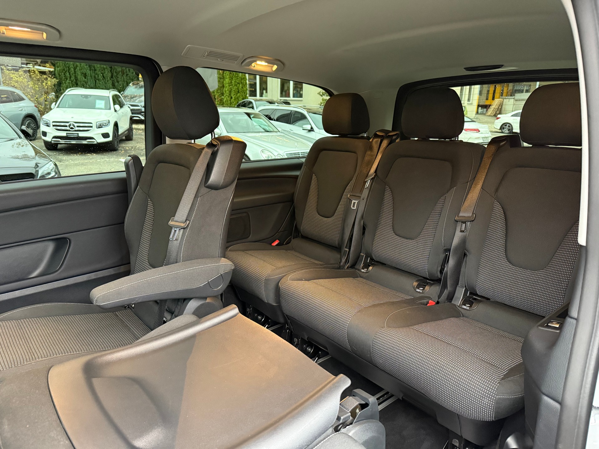 MERCEDES-BENZ V 220 d L 4Matic-image-6