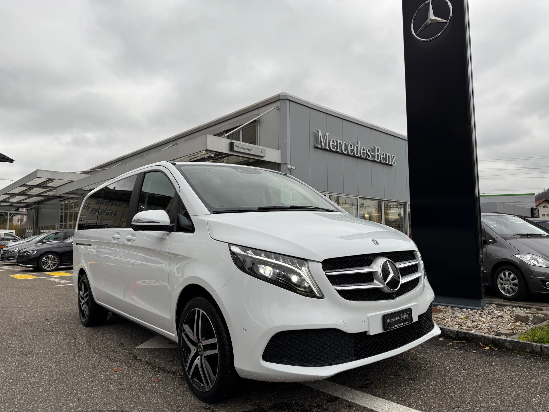 MERCEDES-BENZ V 220 d L 4Matic-showroom-element-1