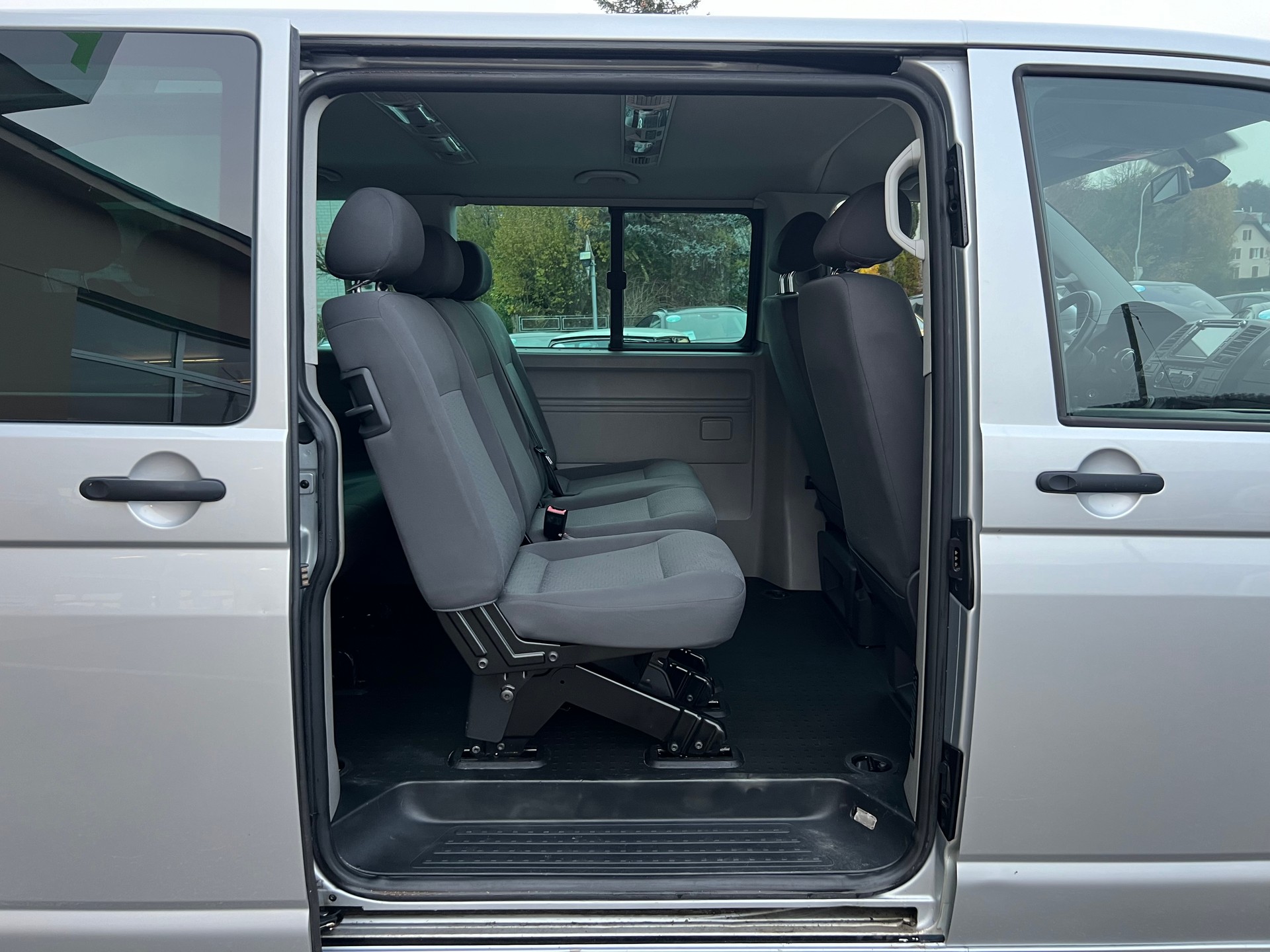 VW Caravelle Trendline 2.0 TDI CR DSG-image-18