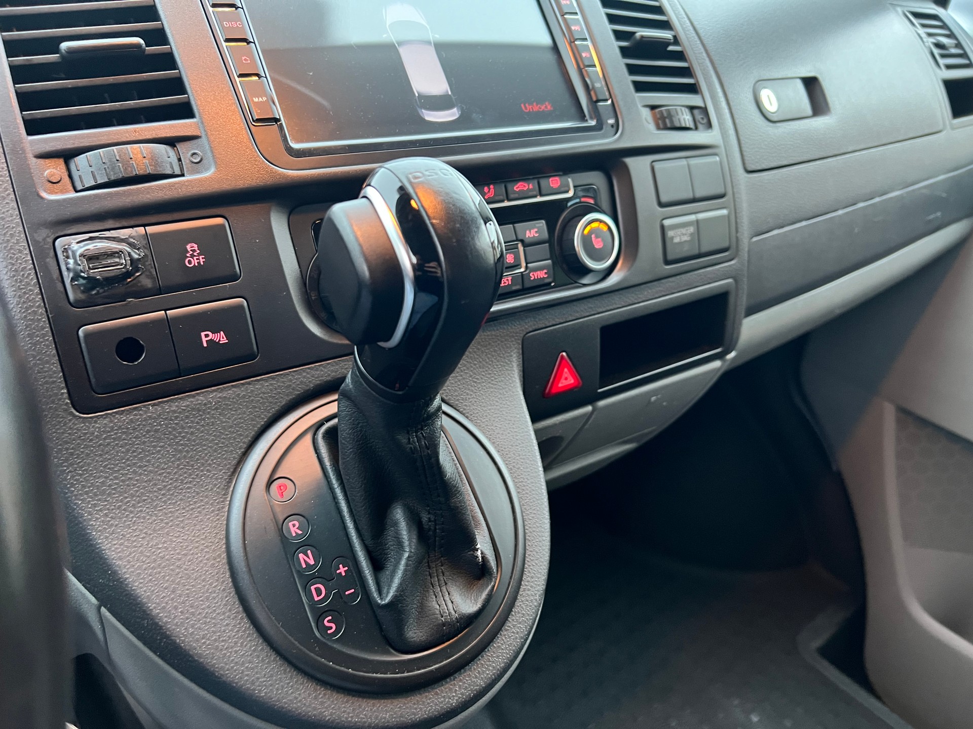VW Caravelle Trendline 2.0 TDI CR DSG-image-13