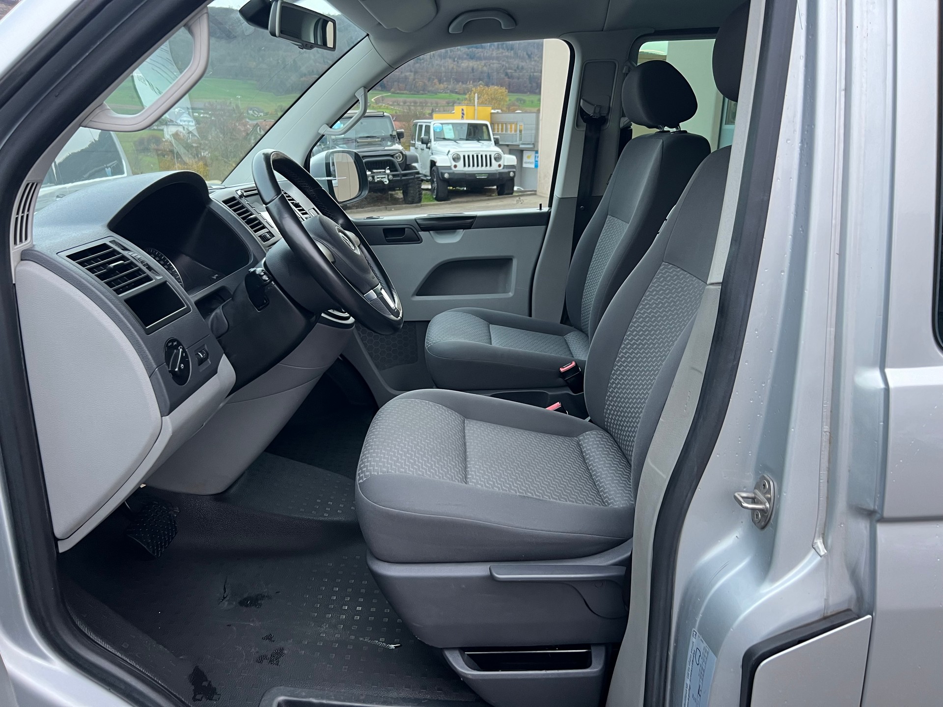 VW Caravelle Trendline 2.0 TDI CR DSG-image-9