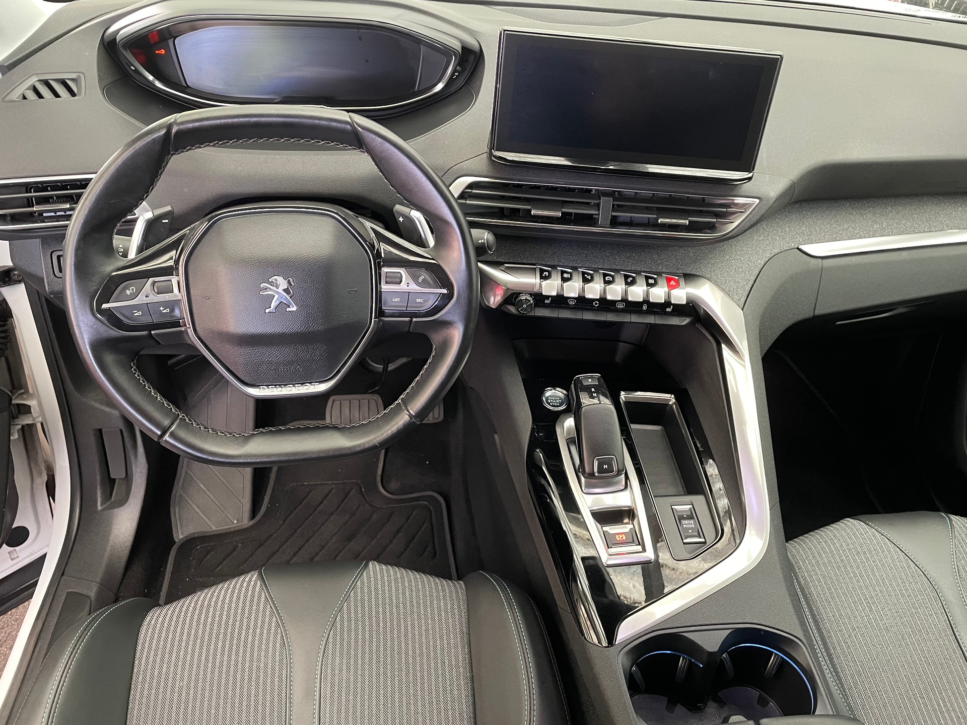 PEUGEOT 5008 1.5 BlueHDi Allure Pack EAT8-image-9