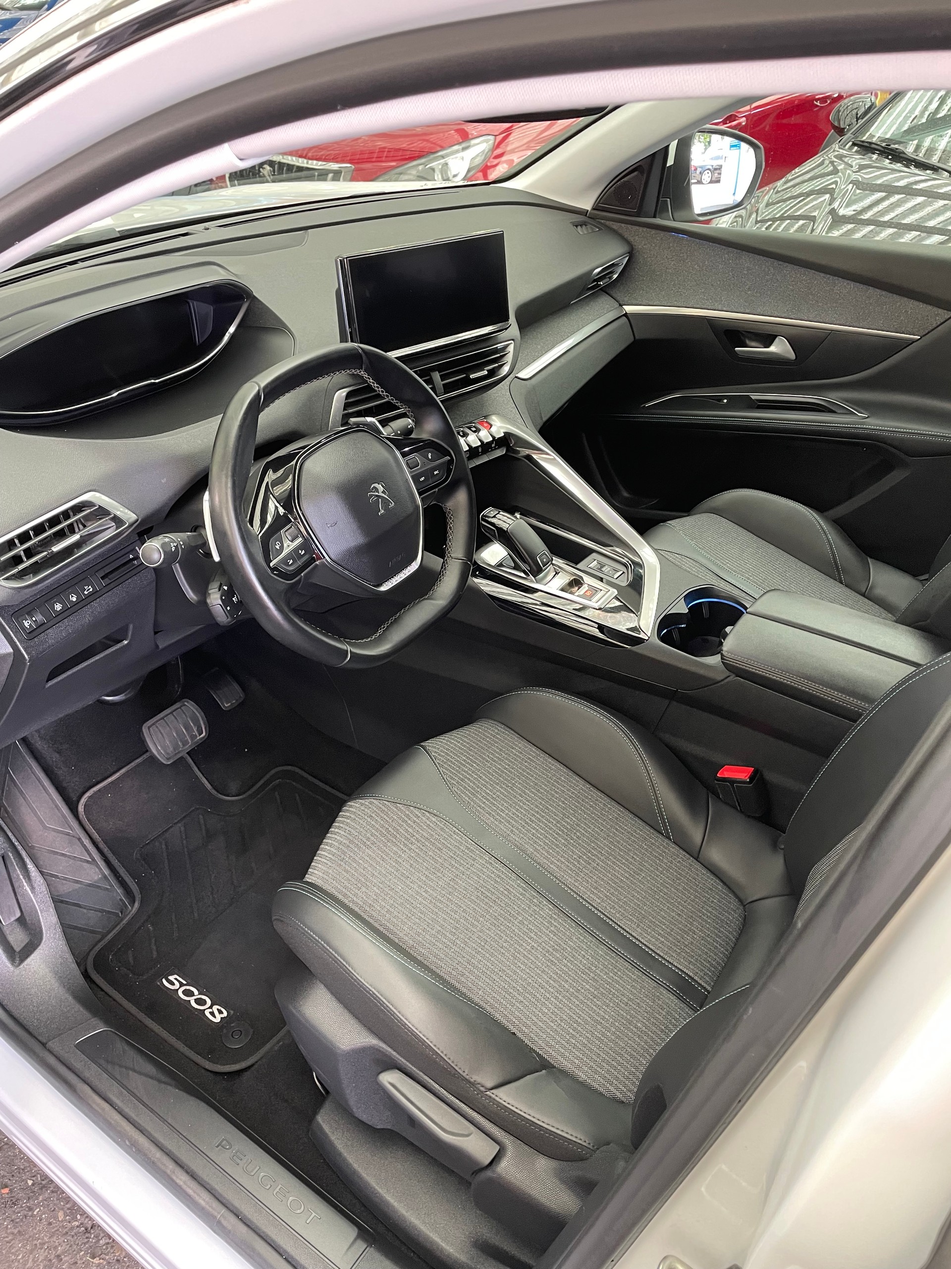 PEUGEOT 5008 1.5 BlueHDi Allure Pack EAT8-image-6