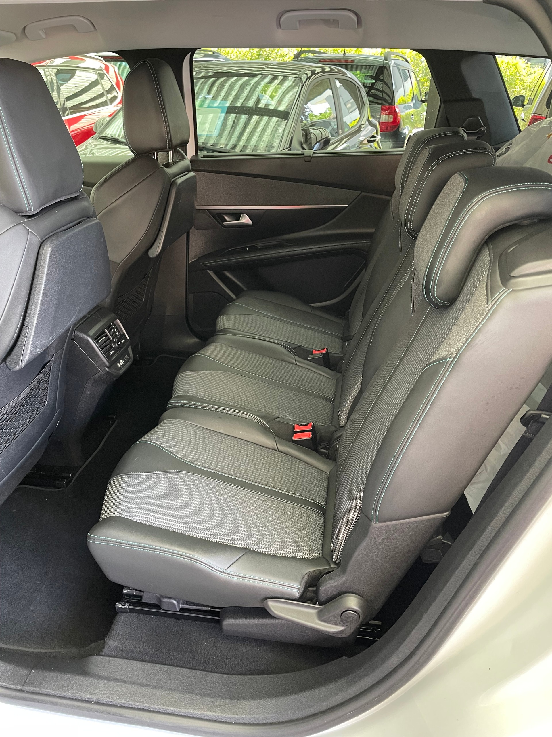 PEUGEOT 5008 1.5 BlueHDi Allure Pack EAT8-image-8