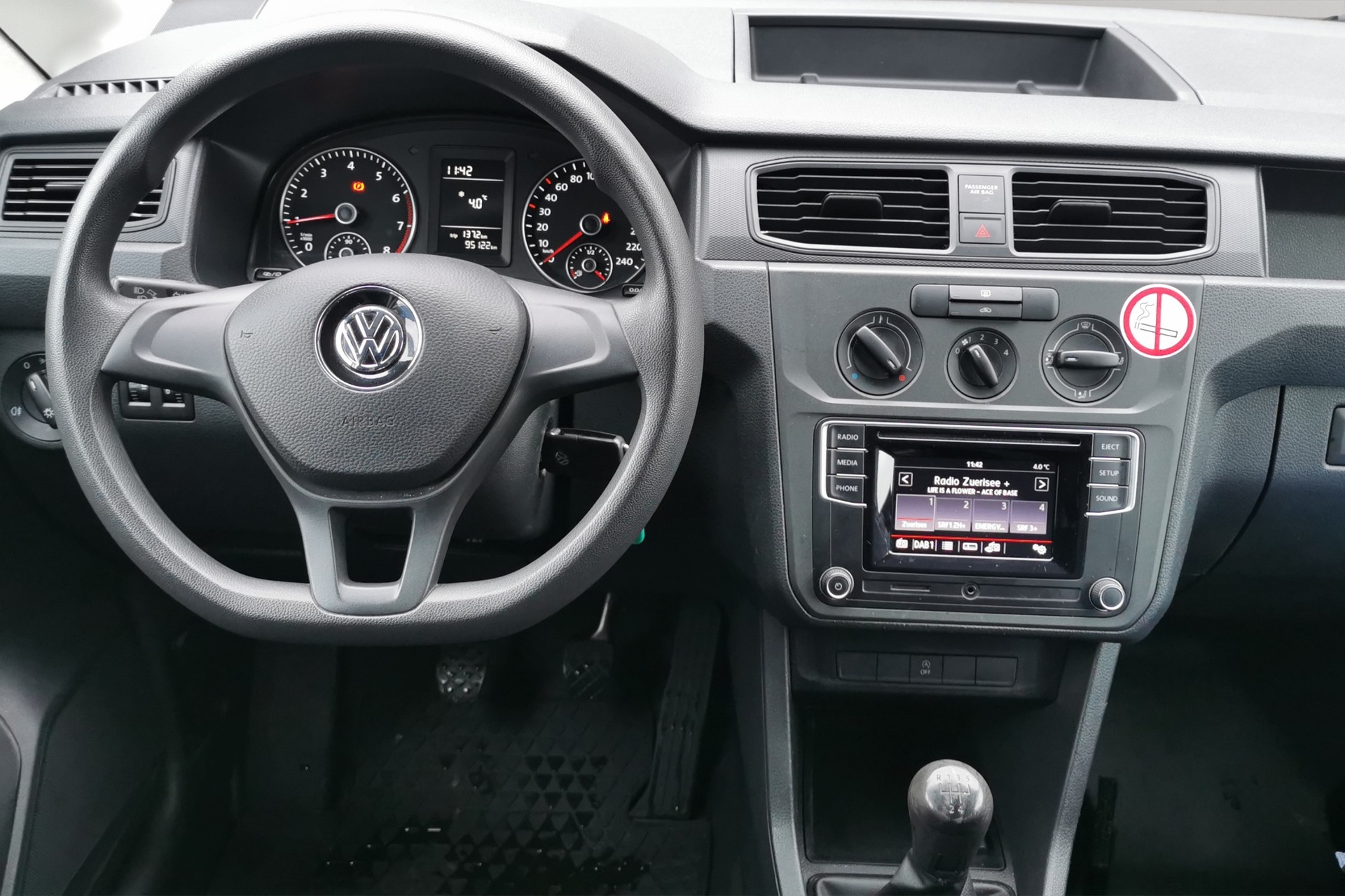 VW Caddy 1.0 TSI Entry BlueMotion Technology-image-9