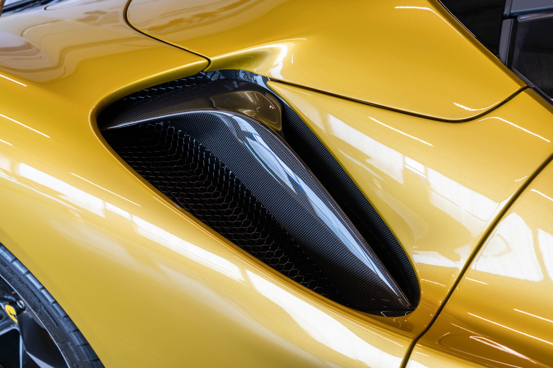 FERRARI SF90 Spider-image-10