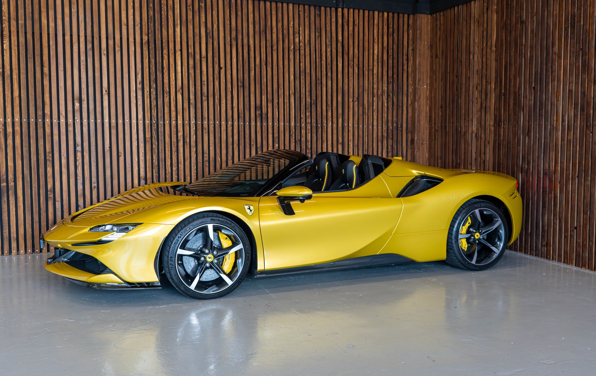 FERRARI SF90 Spider-image-1