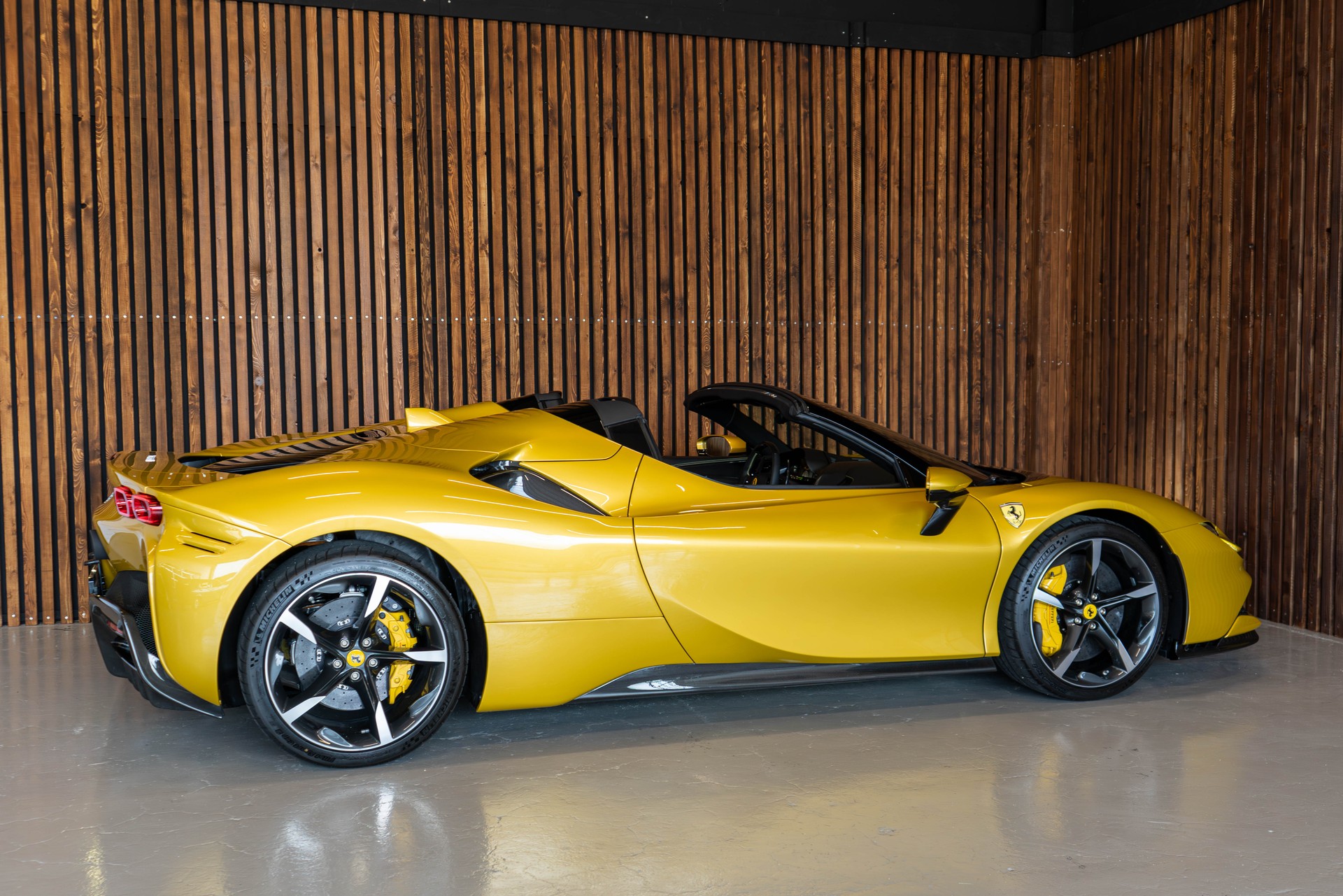 FERRARI SF90 Spider-image-5