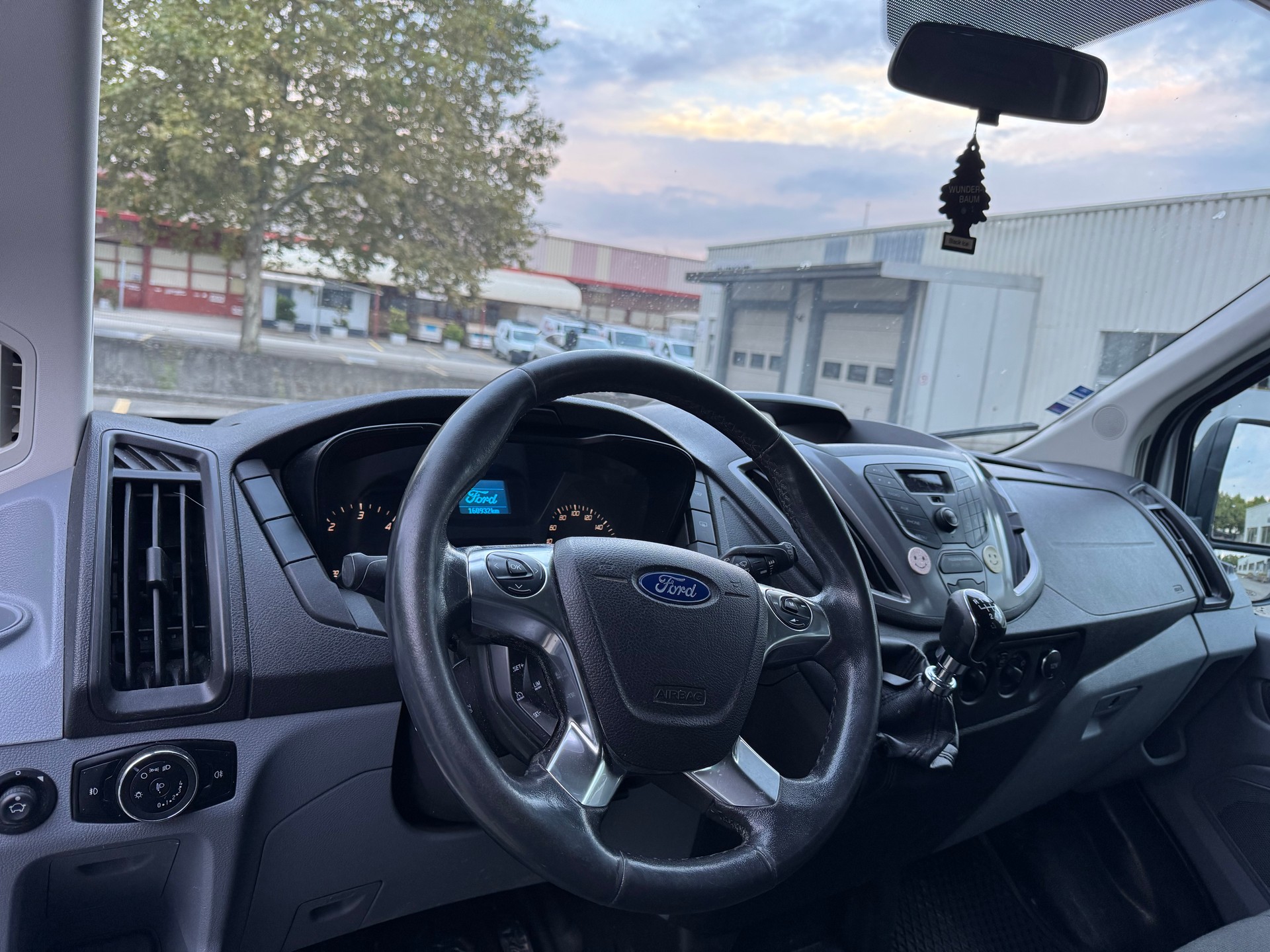 FORD Transit Van DCiV 350 L2H2 Ambiente RWD-image-6