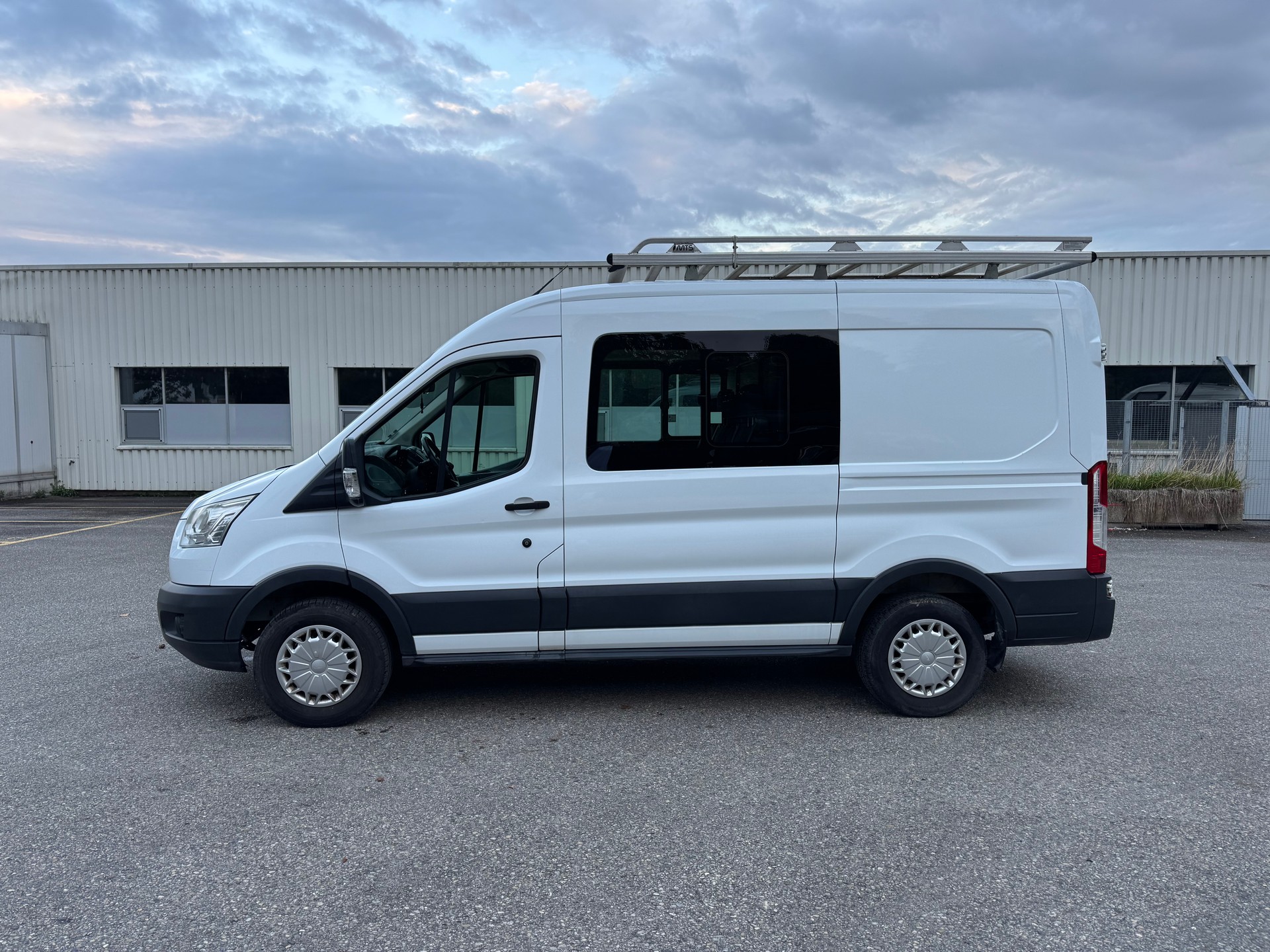 FORD Transit Van DCiV 350 L2H2 Ambiente RWD