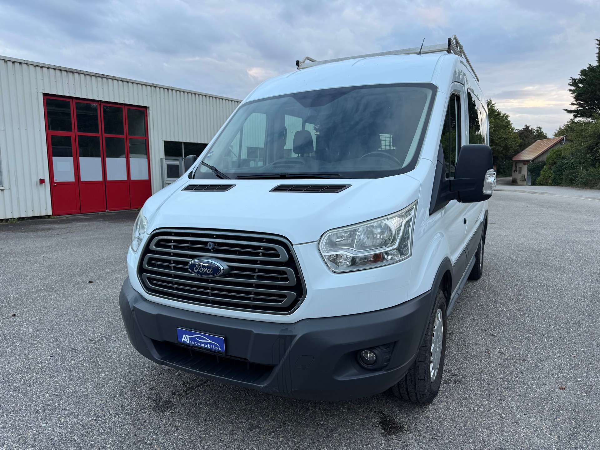 FORD Transit Van DCiV 350 L2H2 Ambiente RWD-image-2