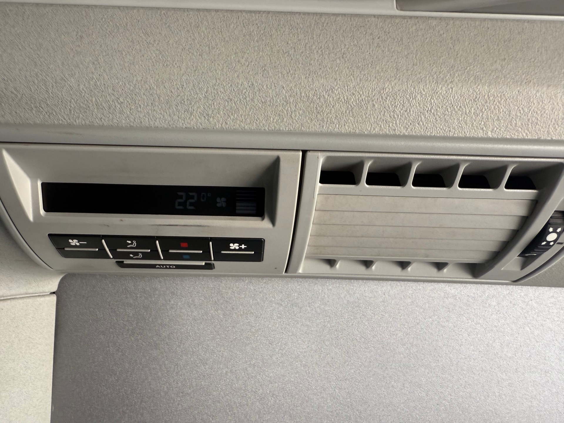 VW T5 California 2.0 Bi-TDI Beach 4Motion-image-24
