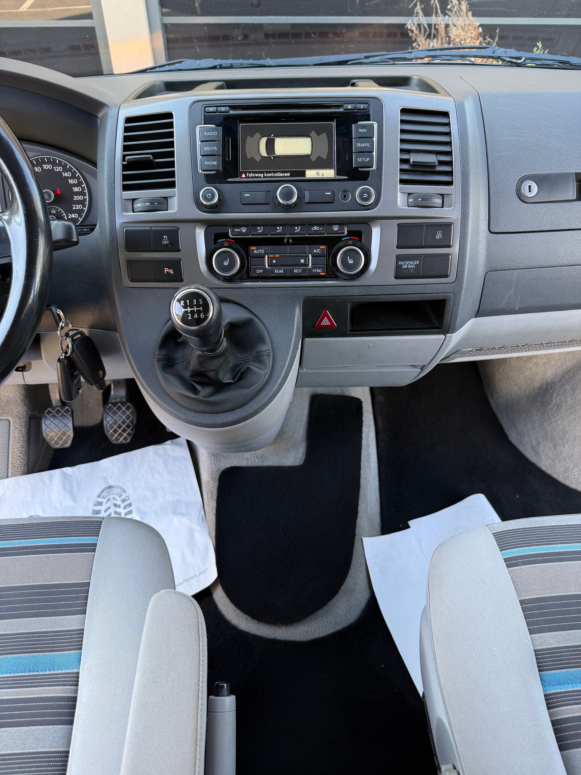 VW T5 California 2.0 Bi-TDI Beach 4Motion-image-10