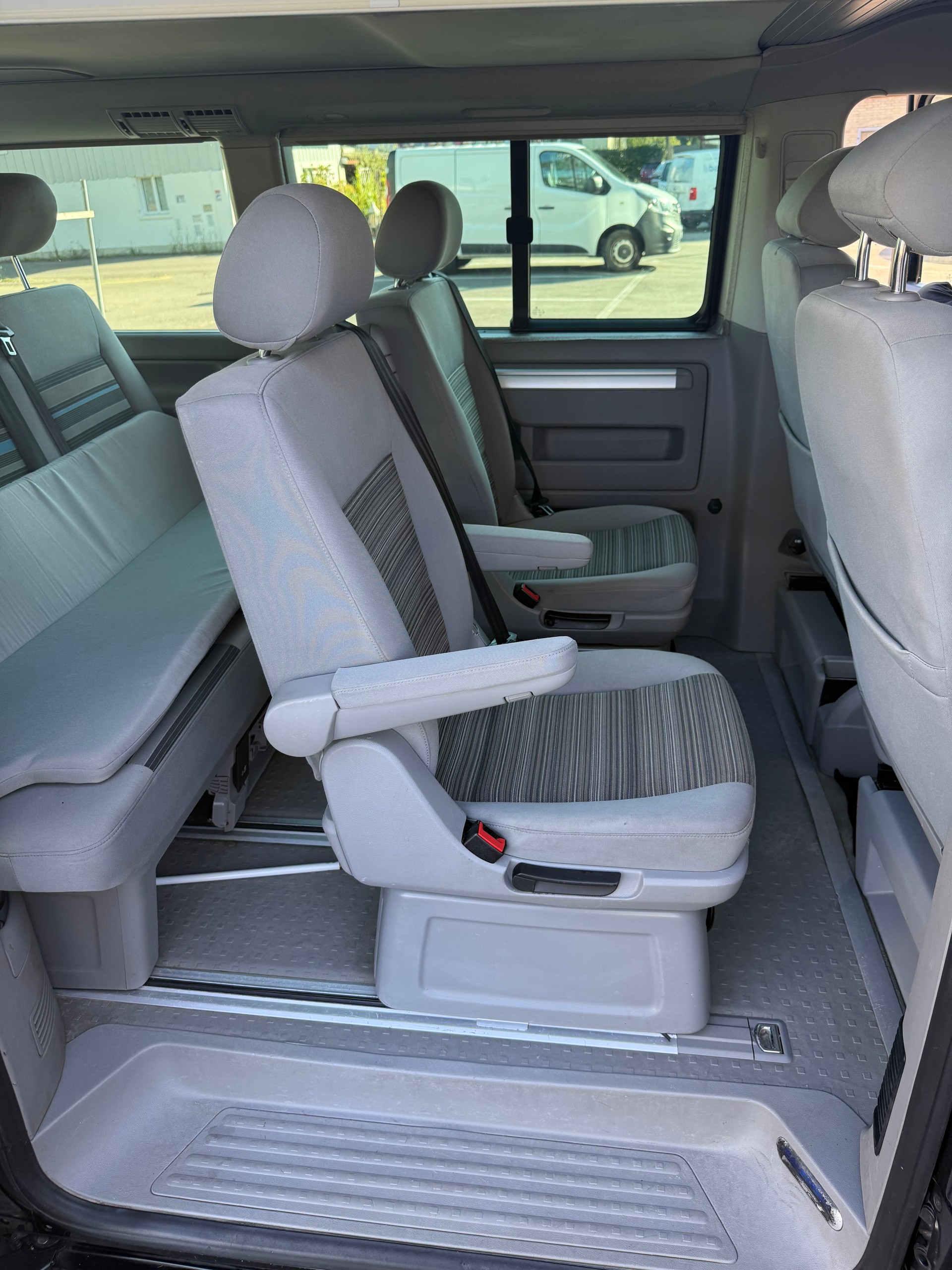 VW T5 California 2.0 Bi-TDI Beach 4Motion-image-11