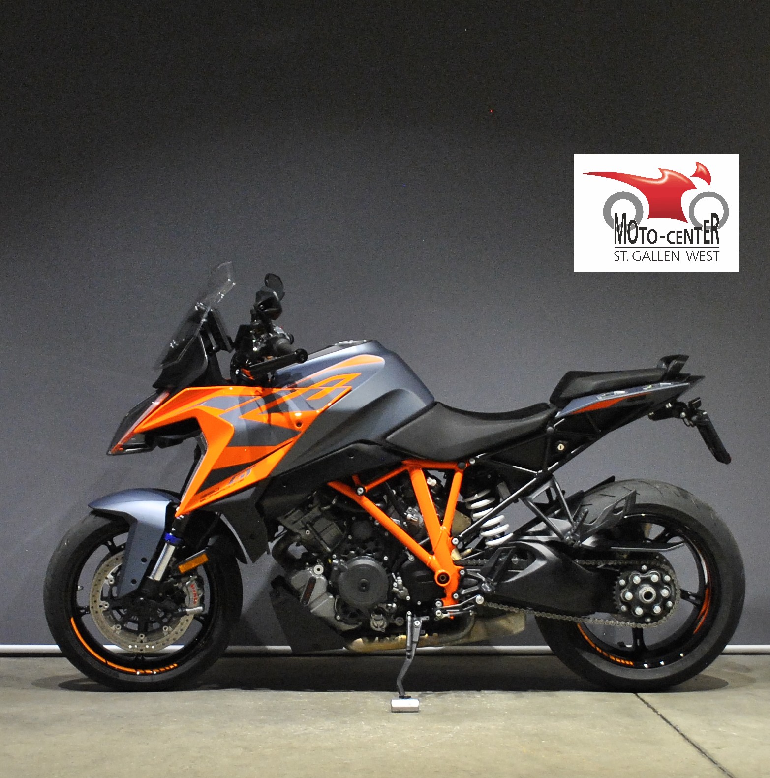 KTM 1290 Super Duke GT-showroom-element-2