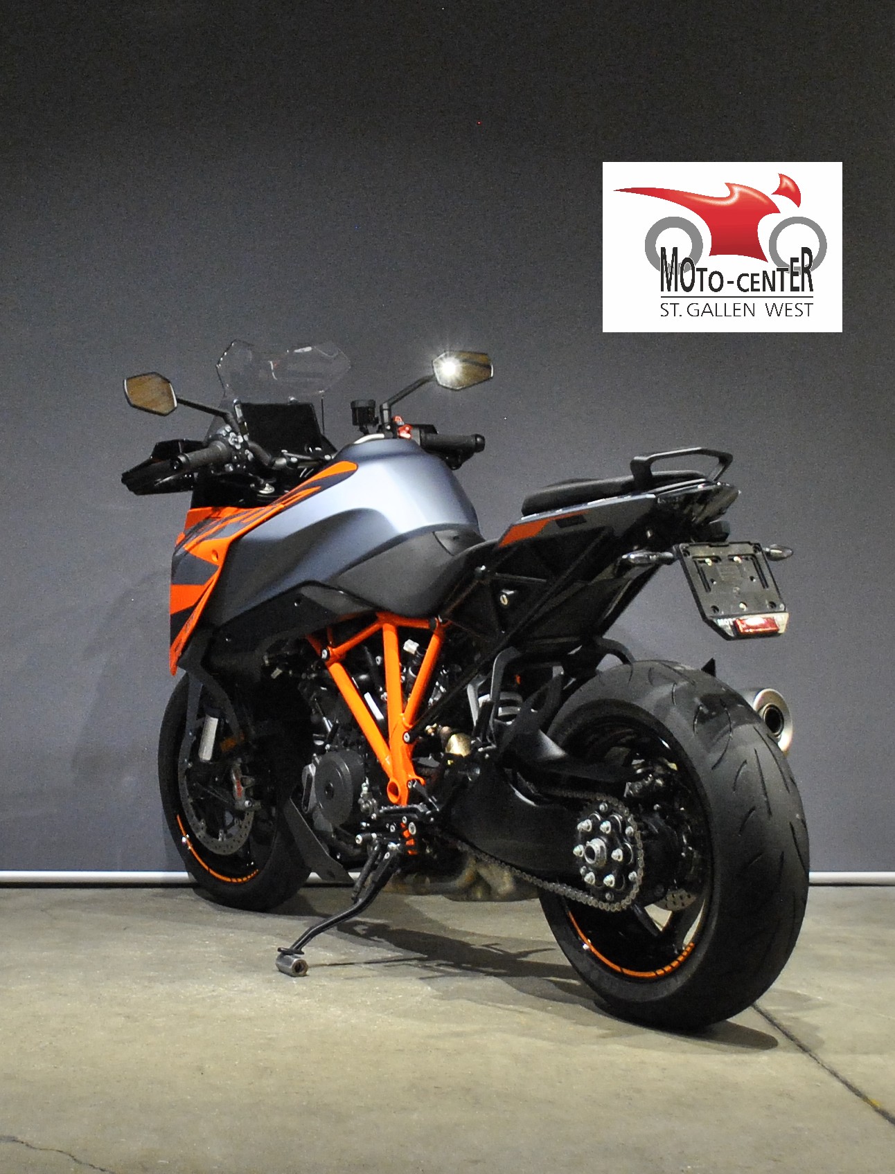 KTM 1290 Super Duke GT-showroom-element-3