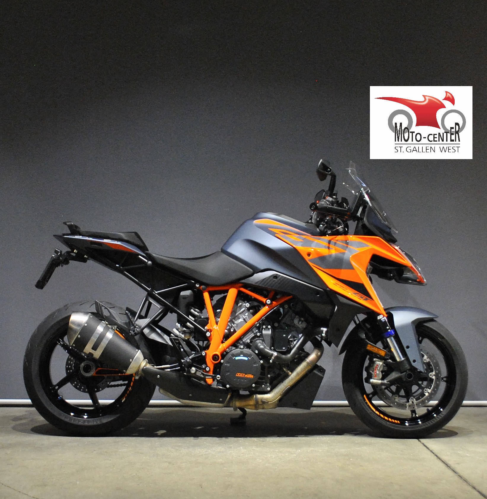 KTM 1290 Super Duke GT-showroom-element-1