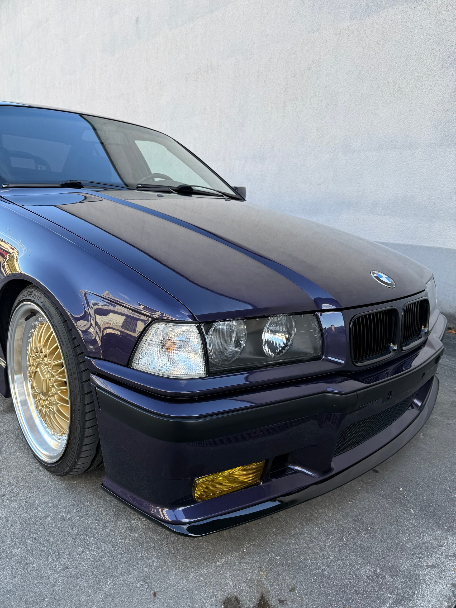 BMW 325i-image-5