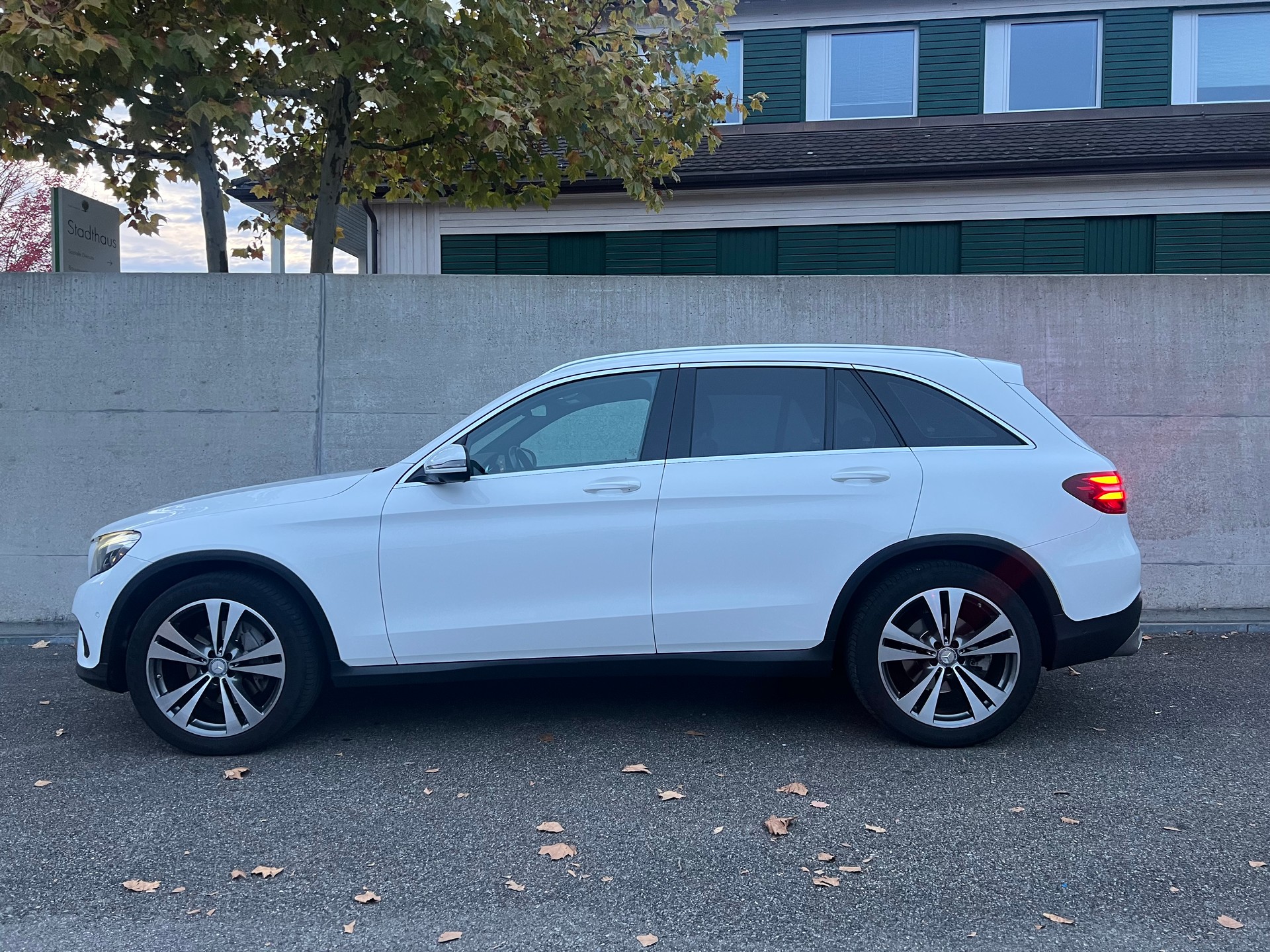 MERCEDES-BENZ GLC 220 d 4Matic 9G-Tronic-image-1