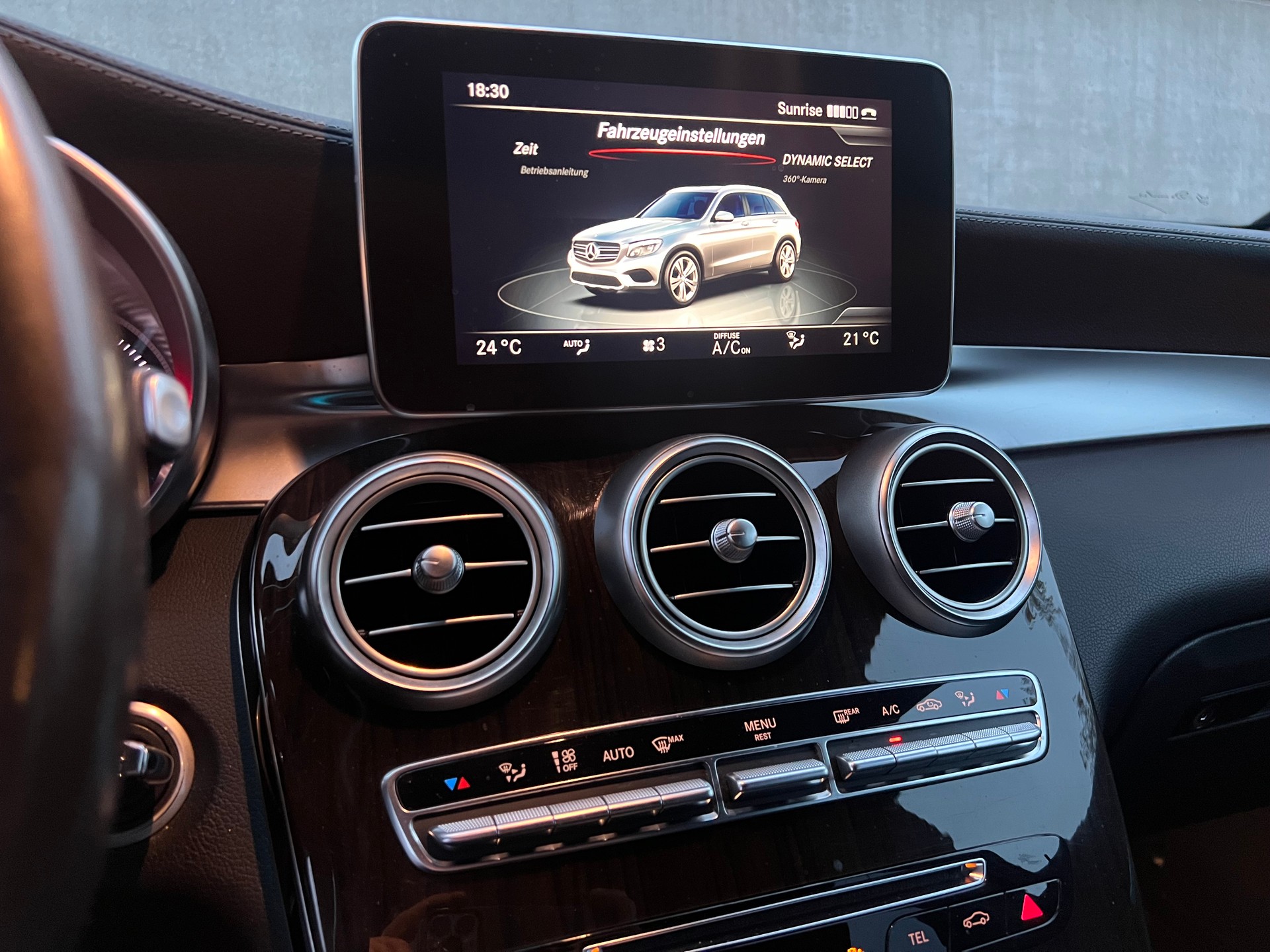 MERCEDES-BENZ GLC 220 d 4Matic 9G-Tronic-image-9