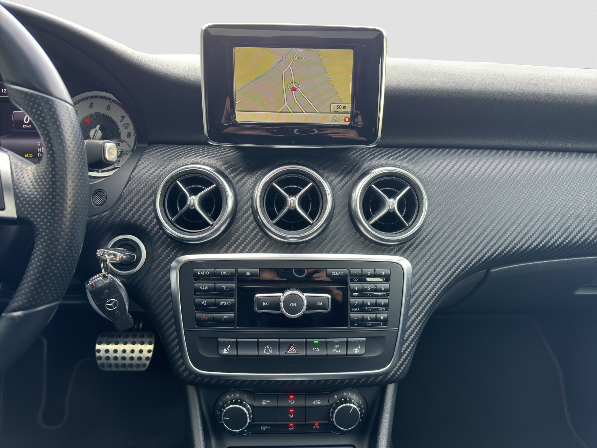 MERCEDES-BENZ A 250 AMG Line 4Matic 7G-DCT-image-4