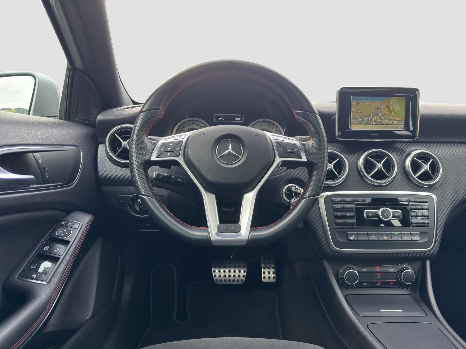MERCEDES-BENZ A 250 AMG Line 4Matic 7G-DCT-image-7