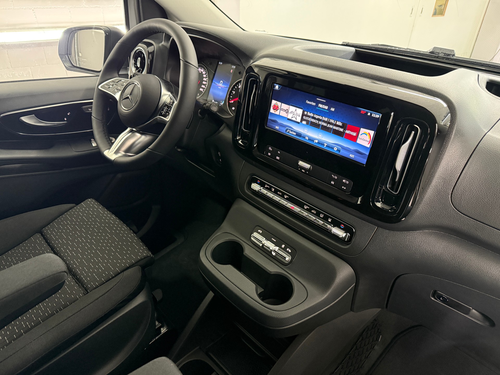 MERCEDES-BENZ Vito 116 CDI 4MATIC Tourer SELECT Family 3200mm L-image-11