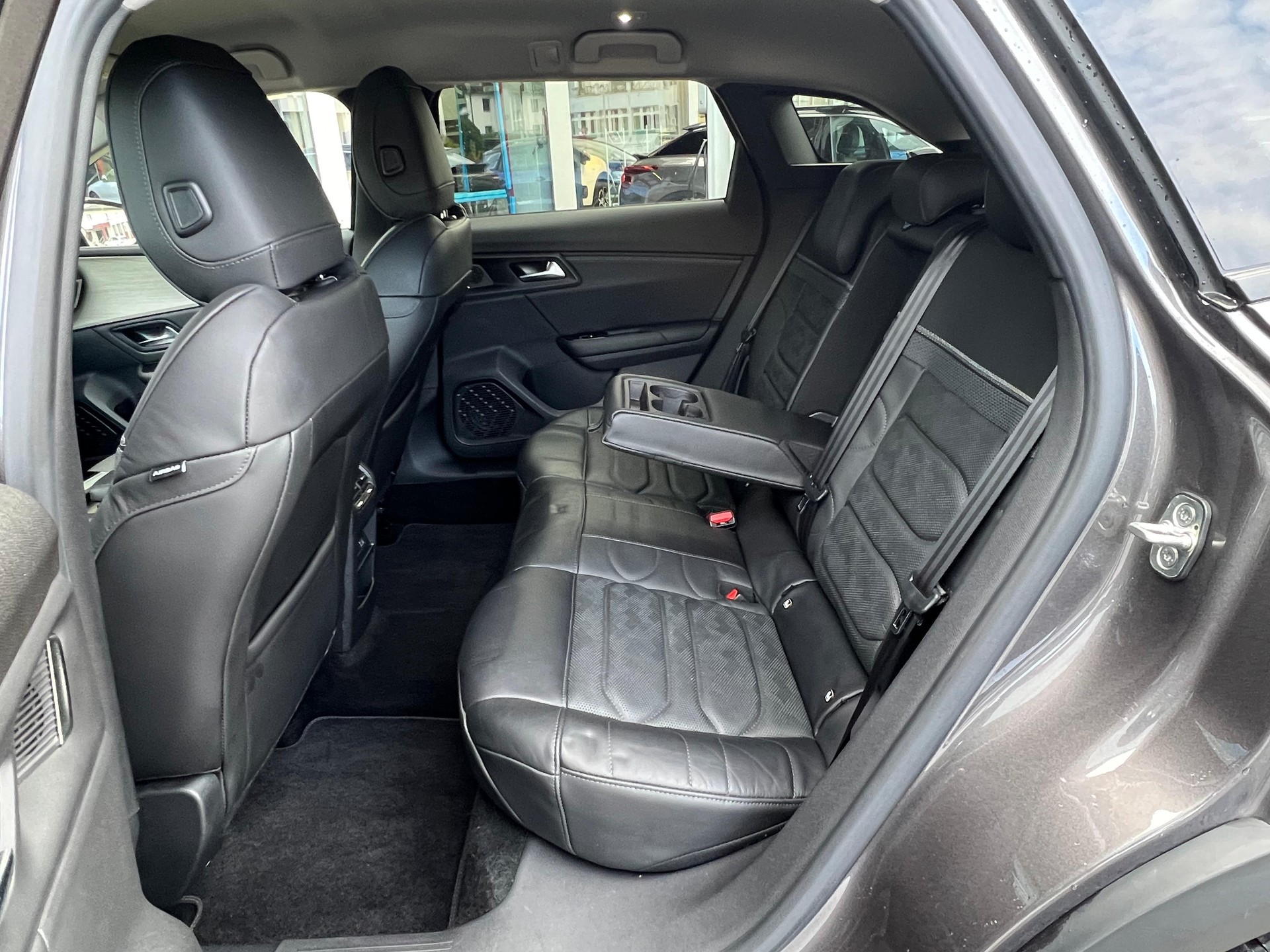 CITROEN C5 X 1.6 Plug-in Hybrid Shine Pack-image-12