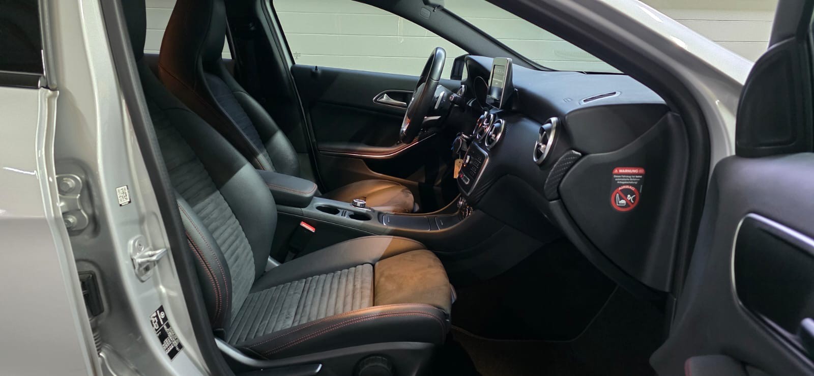 MERCEDES-BENZ A 250 AMG Line 7G-DCT *CH-FAHRZEUG*-image-9